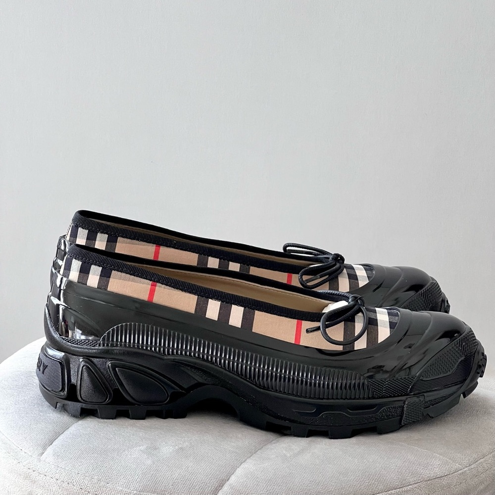 Burberry Black Patent & Beige Nova Check Chunky Ballet Flats - Picture 2 of 15